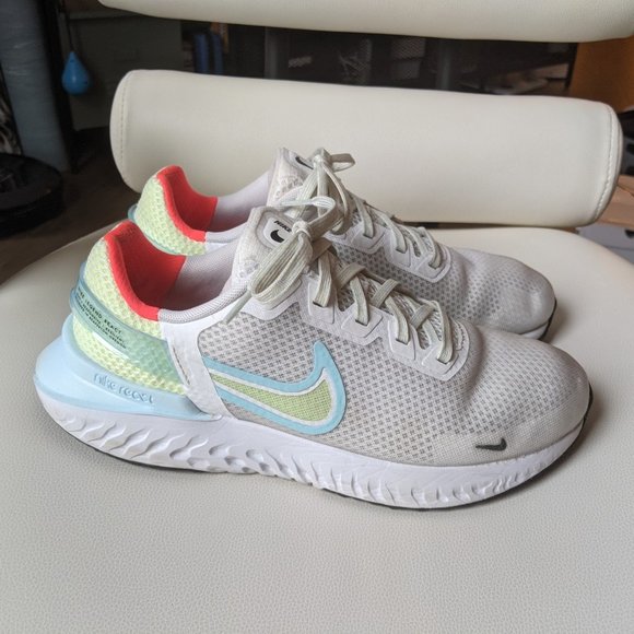 Nike Legend React - Picture 1 of 7